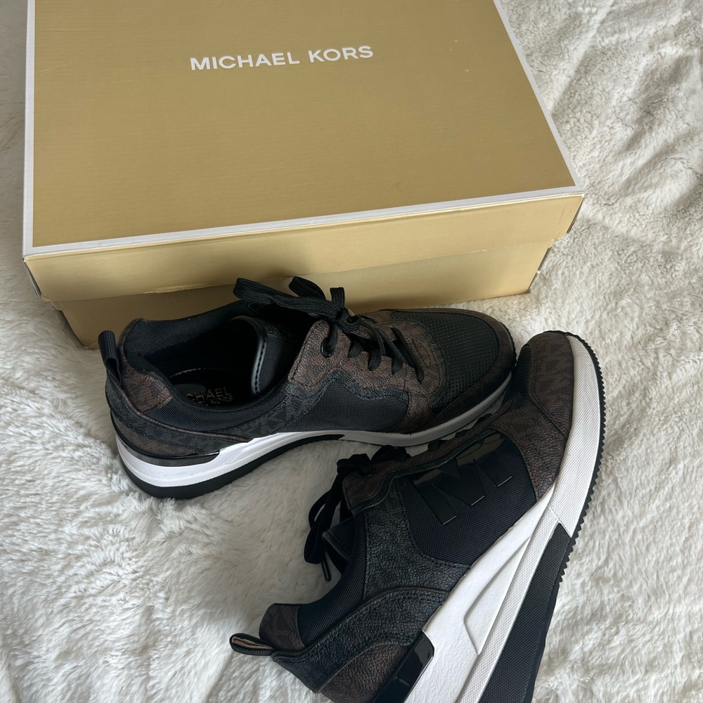 Michael Kors Womens  Black Sneakers